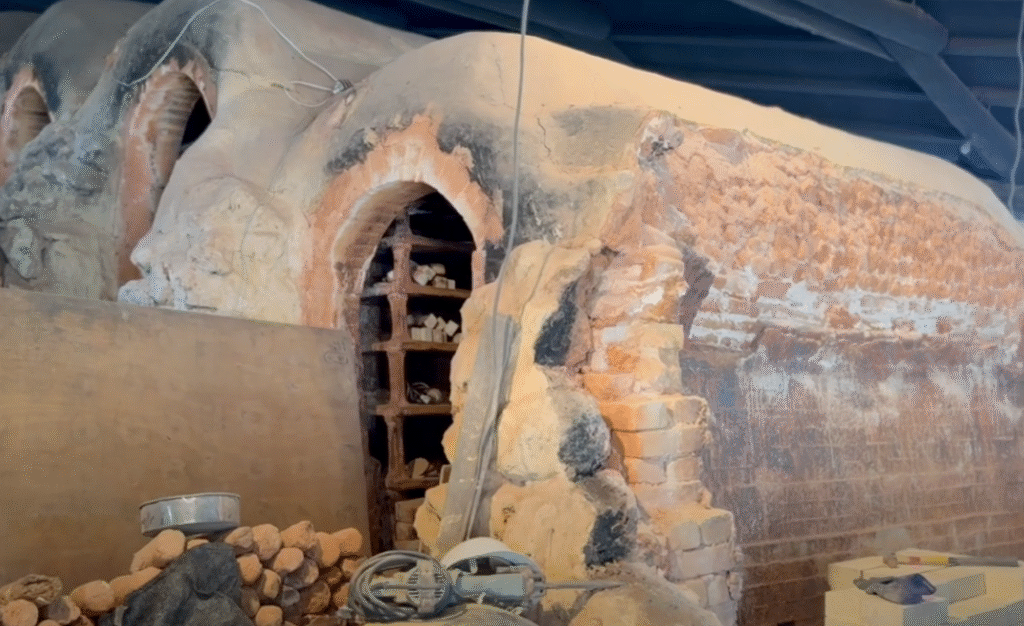 Traditionelle Brennöfen für kunstvolle Keramik